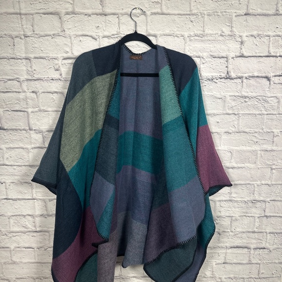 Everlyn K- Colorblock Soft Knit Kimono / Poncho Wrap- One Size - Picture 9 of 9